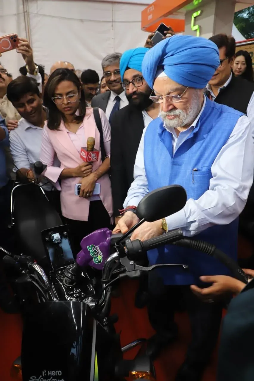 ई85 ईंधन लॉन्च: पुरी ने दिल्ली में किया उद्घाटन, पेट्रोल से ₹20 सस्ता और 61% कम उत्सर्जन