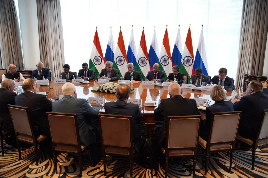 What Key Discussions Did EAM Jaishankar Have with Russian Scholars?