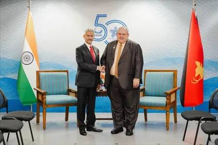 Jaishankar holds bilateral talks with PNG, Brunei FMs at ARF Manila