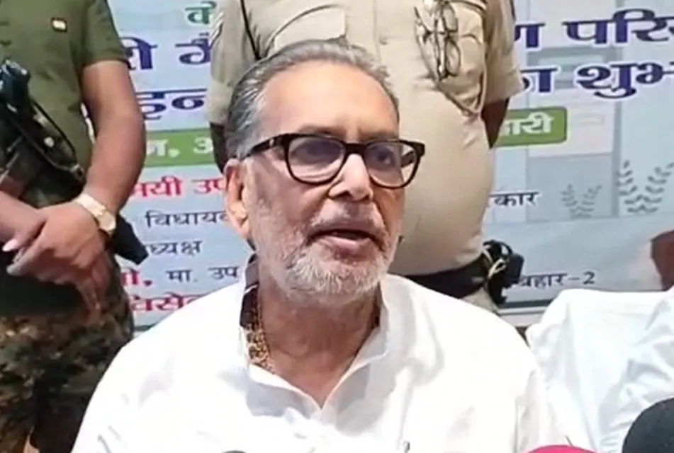 How will 'Ease of Living' be enhanced by bringing piped gas to every home in Bihar's Motihari?