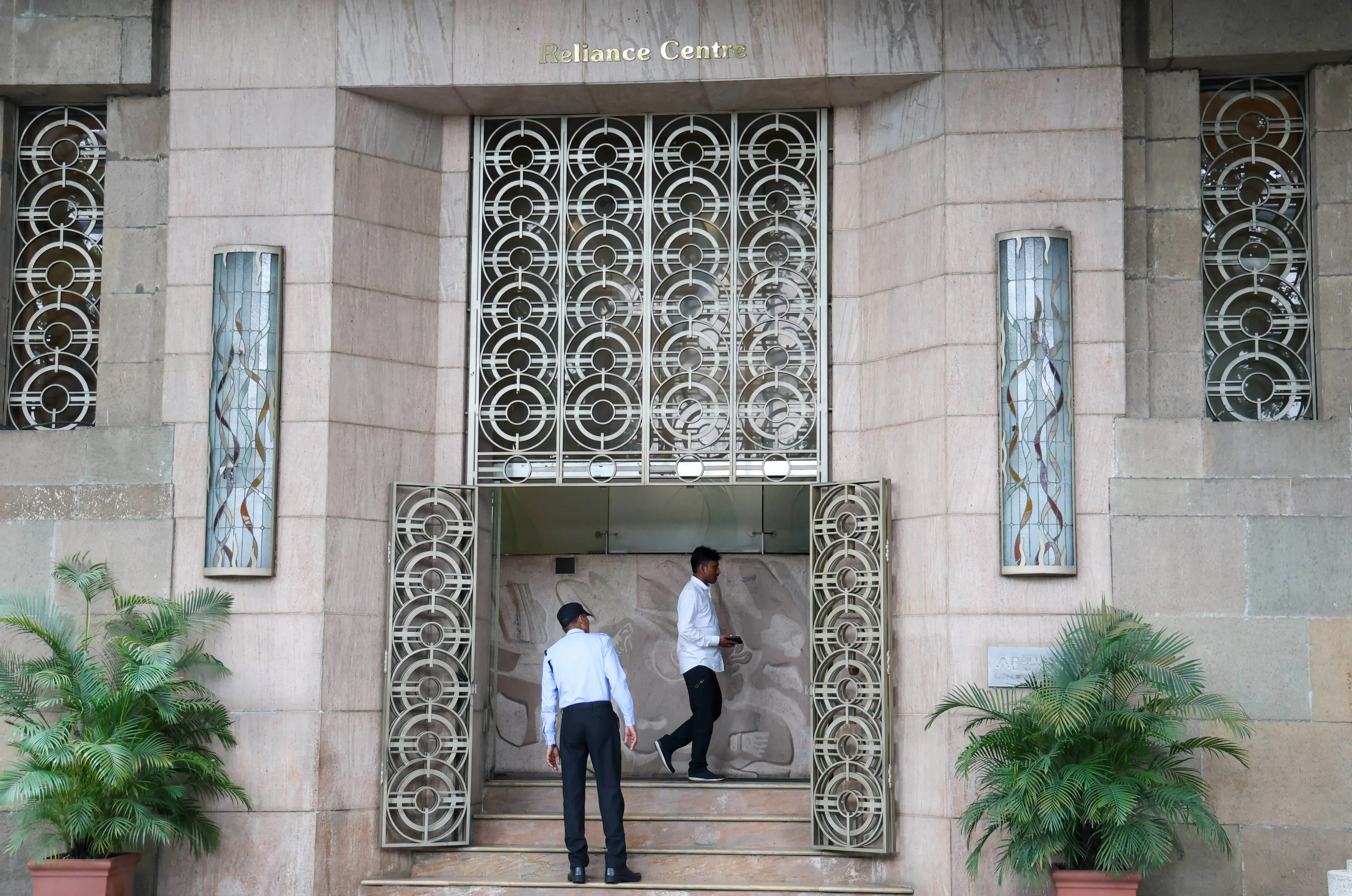Why Has the ED Attached Rs 1,885 Crore in Assets of Anil Ambani Group?