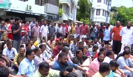 पिनाराई विजयन के घर ईडी की छापेमारी: सीपीआई(एम) का विरोध प्रदर्शन, चेन्निथला बोले — 'हमें कोई सूचना नहीं थी'