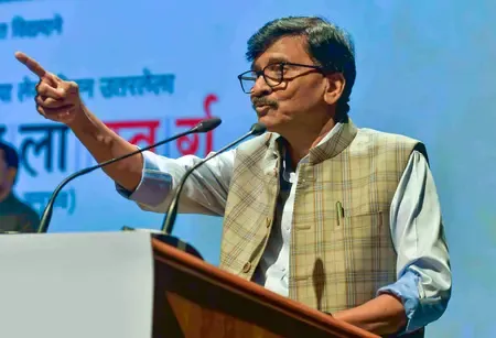 एक जाति के नेता बनने और महाराष्ट्र को बांटने की कोशिश कर रहे देवेंद्र फडणवीस : संजय राउत 