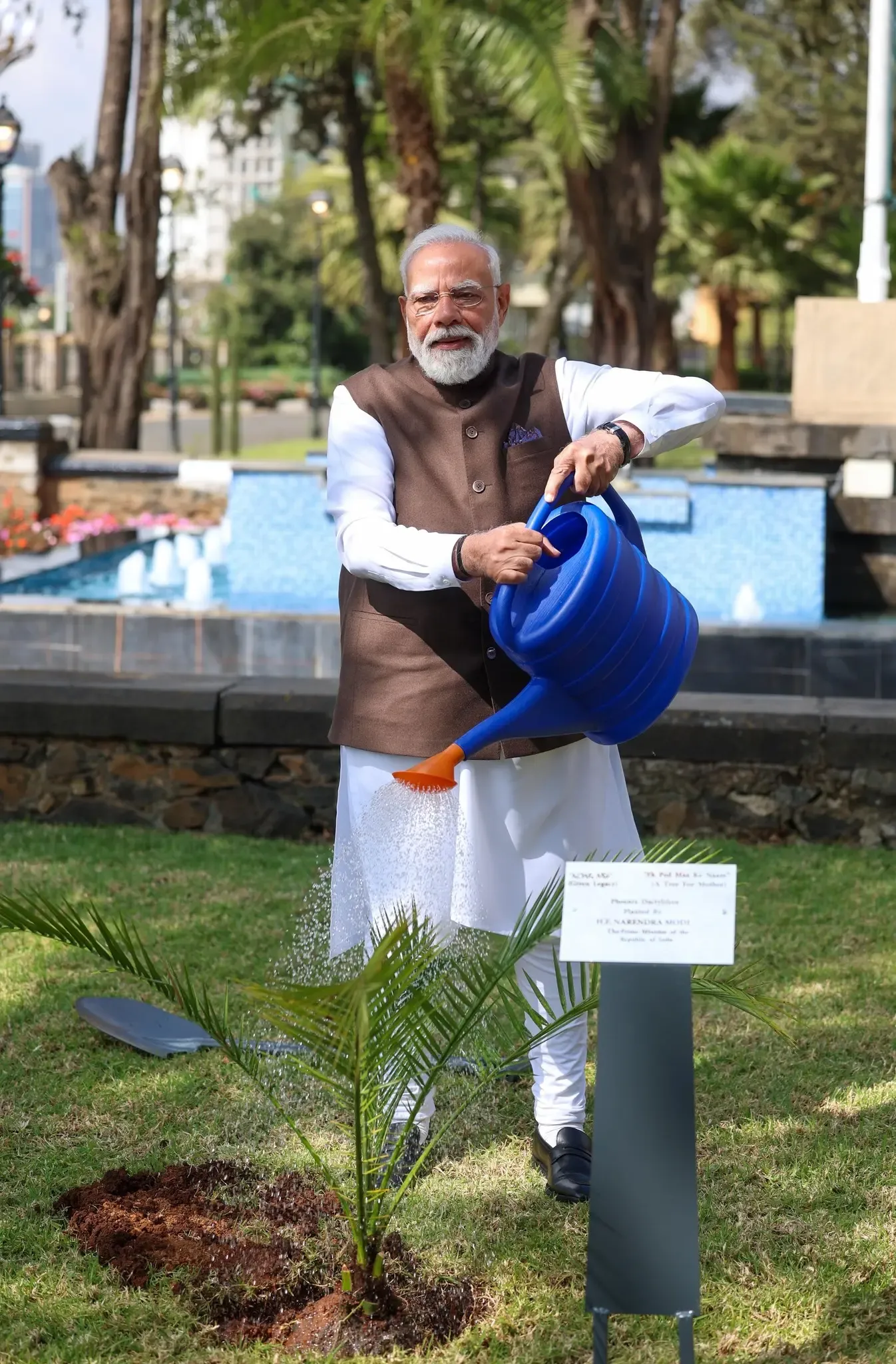 क्या प्रधानमंत्री मोदी ने इथियोपिया में अपने समकक्ष के साथ पौधारोपण किया?