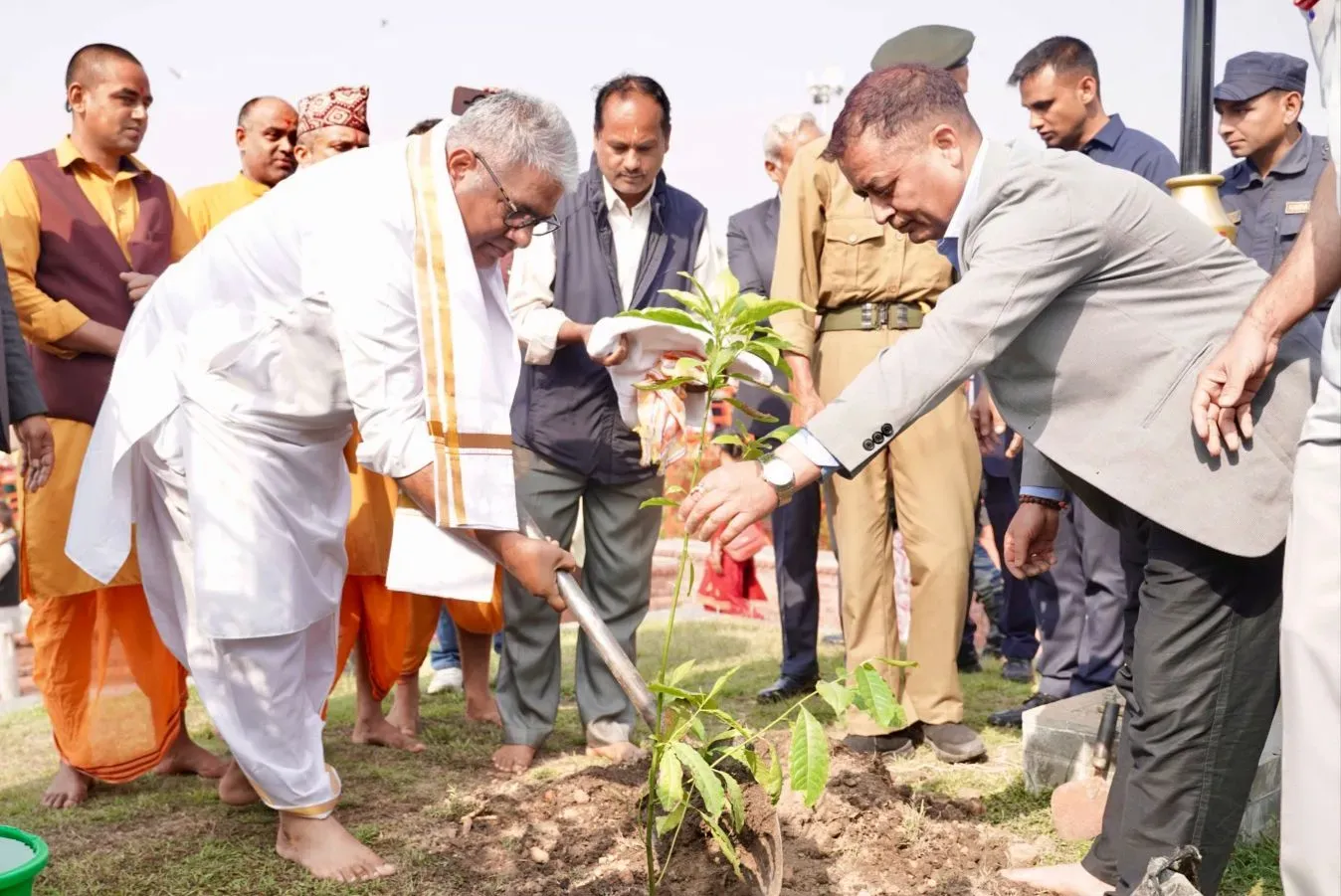 What Did Union Minister Bhupender Yadav Do at Nepal's Pashupatinath Temple?