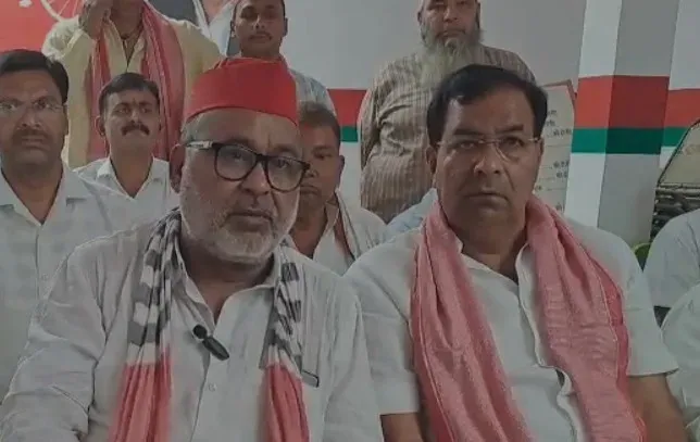 बुलंदशहर वोटर लिस्ट विवाद: एक नाम पर 4 वोटर कार्ड, सपा का 20-25 हजार फर्जी वोटों का दावा