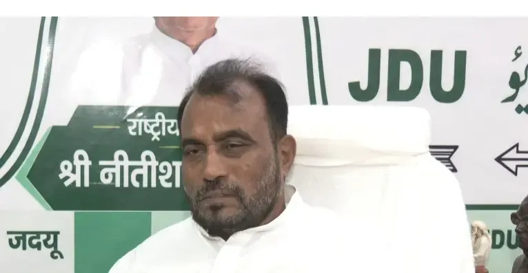 एकता कपूर के 'हिंदूफोबिया' बयान पर सियासी बवाल, श्याम रजक बोले — वेदों में 'हिंदू' या 'सनातन' शब्द नहीं