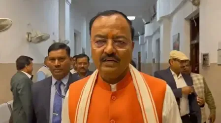 इमरजेंसी लैंडिंग के बाद अब दूसरे हेलीकॉप्टर से कौशांबी जाएंगे डिप्टी सीएम केशव प्रसाद मौर्य, लखनऊ एयरपोर्ट से रवाना