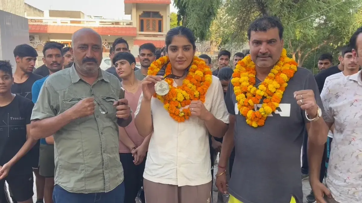 क्या नूपुर श्योराण ने इंग्लैंड से मेडल जीतकर भिवानी का नाम रोशन किया?