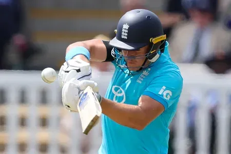 Jacob Bethell ruled out of The Hundred with right knee injury
