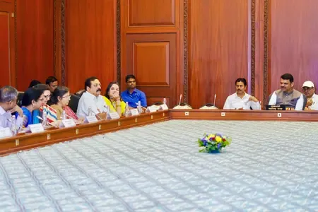 How Can Administrative Reforms Benefit Common People? | Maha CM