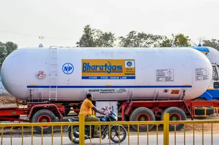 Finance Minister Sitharaman: 25% Rise in LPG Production Targeted Solely at Households