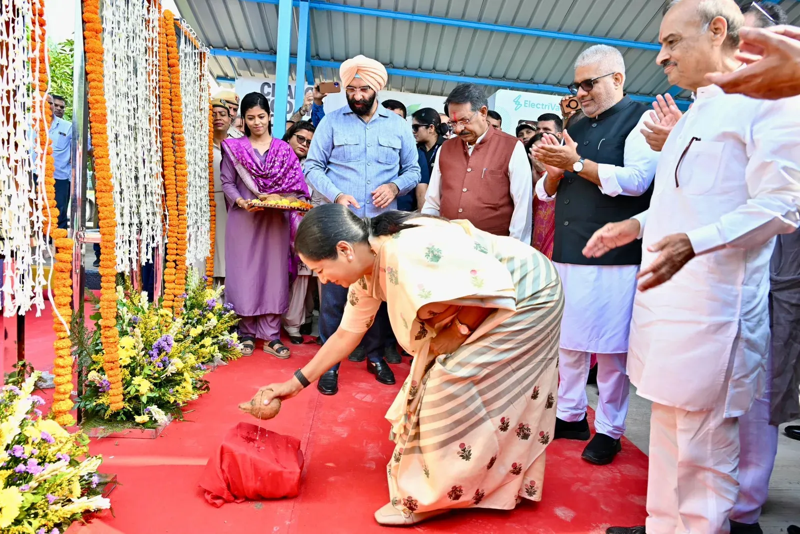 Env Minister Yadav Flags Off 150 Electric Buses in Delhi