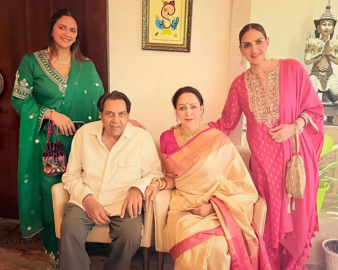 Did Esha Deol celebrate her parents’ wedding anniversary in a special way?