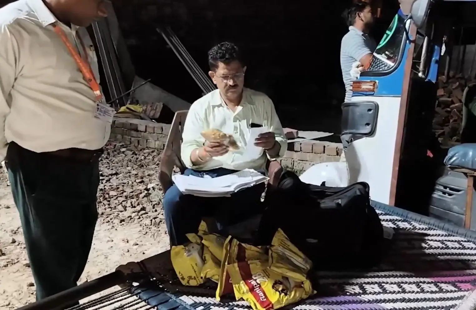 एटा में सपना डेयरी पर छापा: 10 क्विंटल नकली पनीर नष्ट, 40 क्विंटल क्रीम समेत भारी माल जब्त
