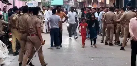 एटा में मोहर्रम जुलूस: 21 फीट ऊँचा ताजिया हाईटेंशन लाइन से टकराया, करंट से युवक शेख की मौत, 7 घायल