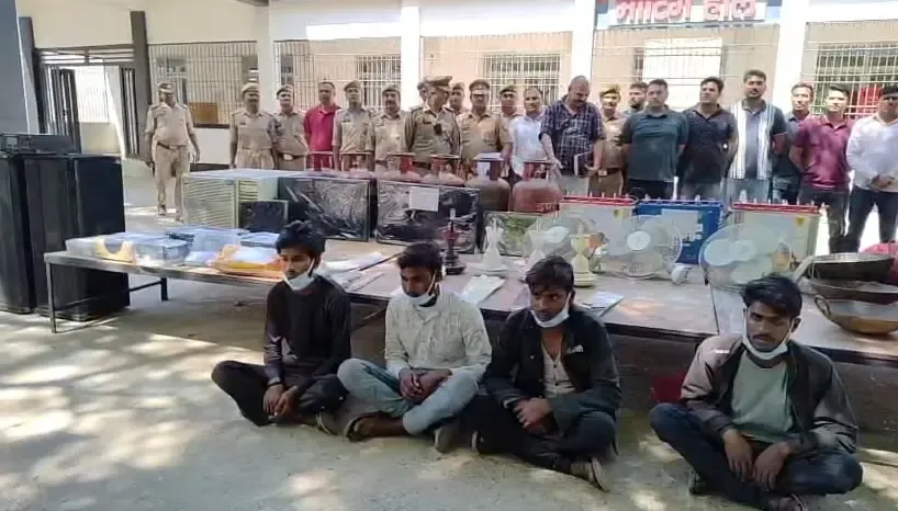 इटावा: सर्दियों में स्कूलों को निशाना बनाते गिरोह का भंडाफोड़, चार गिरफ्तार