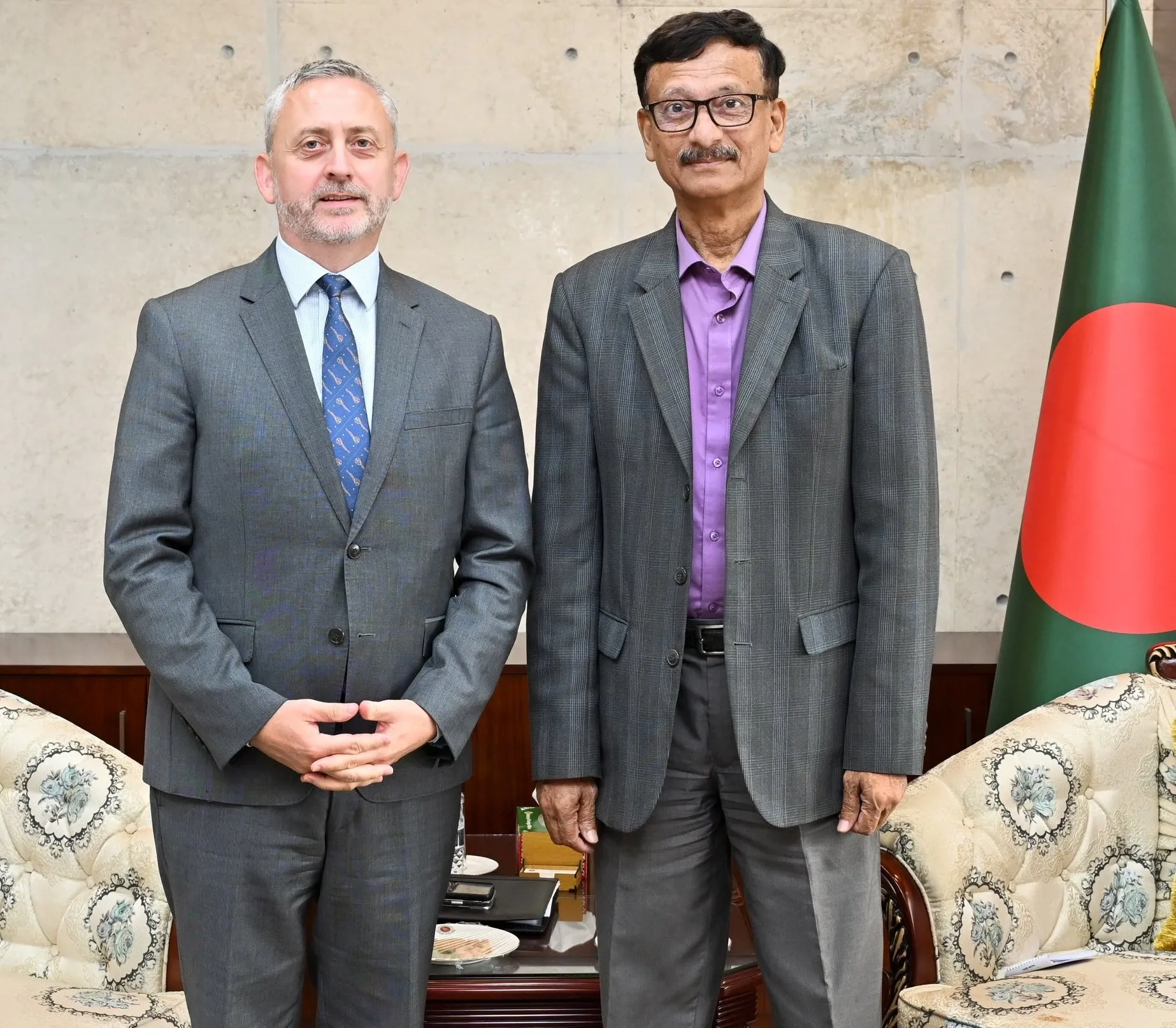 How is the EU Supporting Political Transition in Bangladesh?