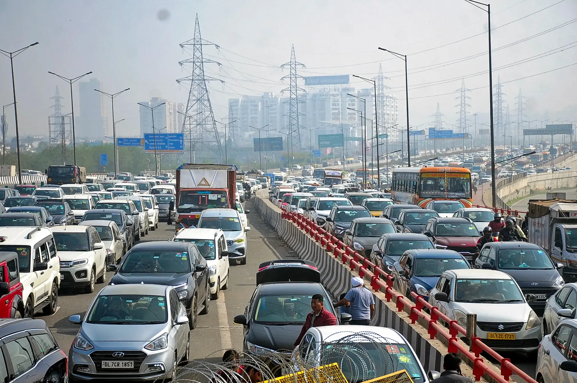 CAG Report Calls for Expansion of Bus Fleet and Enhanced Last-Mile Connectivity to Tackle Delhi's Air Pollution