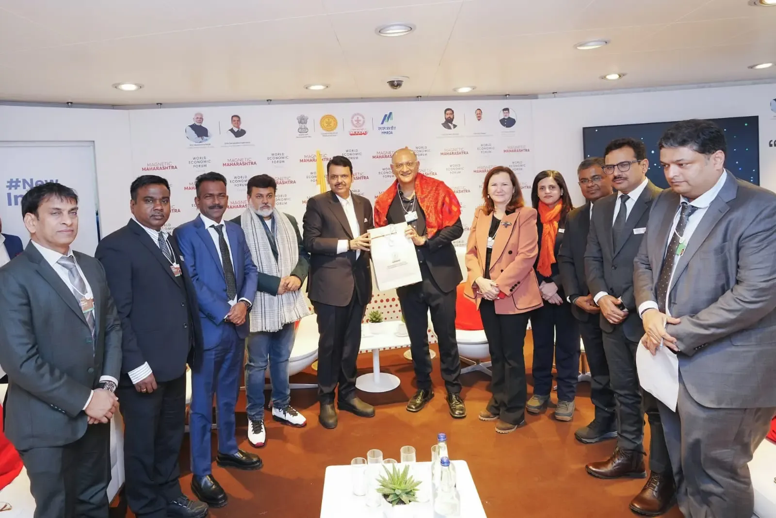 Fadnavis Connects with International Leaders and Corporate Titans at Davos for Investment Opportunities