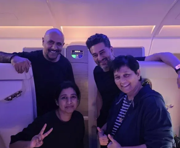 फ्लाइट में श्रेया घोषाल का फैन गर्ल मोमेंट, फाल्गुनी पाठक से मुलाकात बनी यादगार