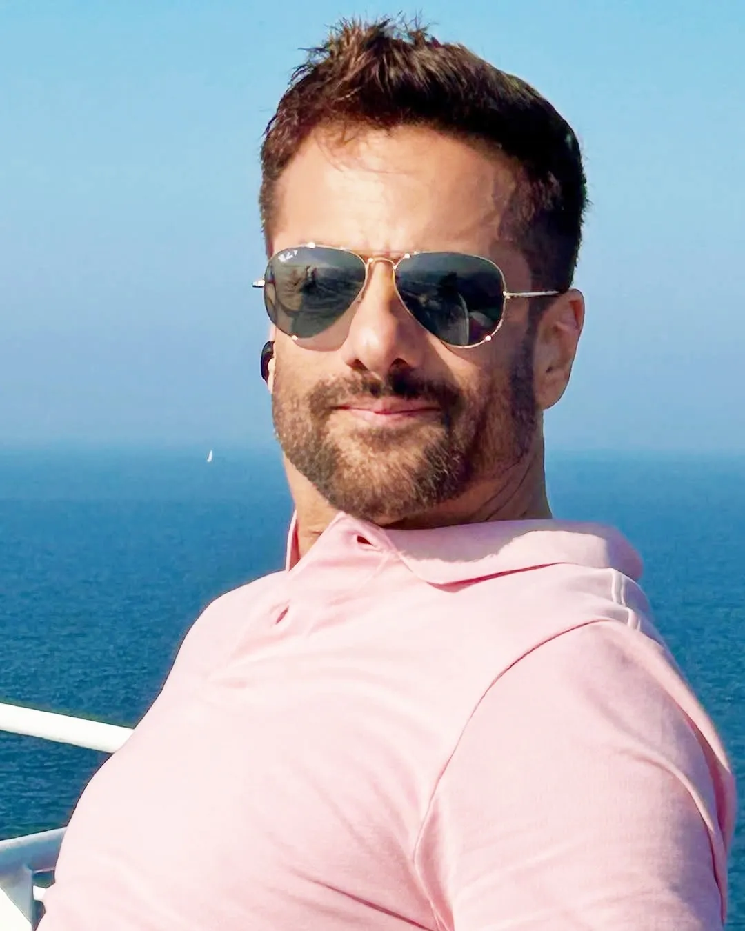 Why is Fardeen Khan Encouraging Fans to Quit Smoking?