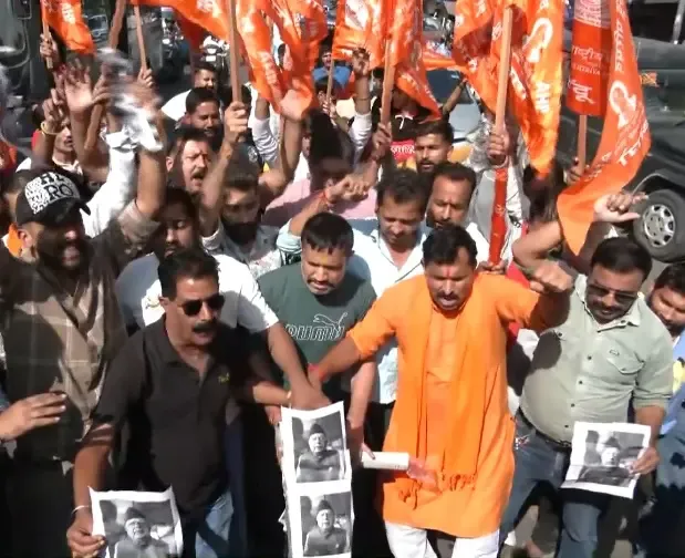 फारूक अब्दुल्ला के विवादित बयान पर बजरंग दल का जम्मू में विरोध, राजनीति छोड़ने की माँग