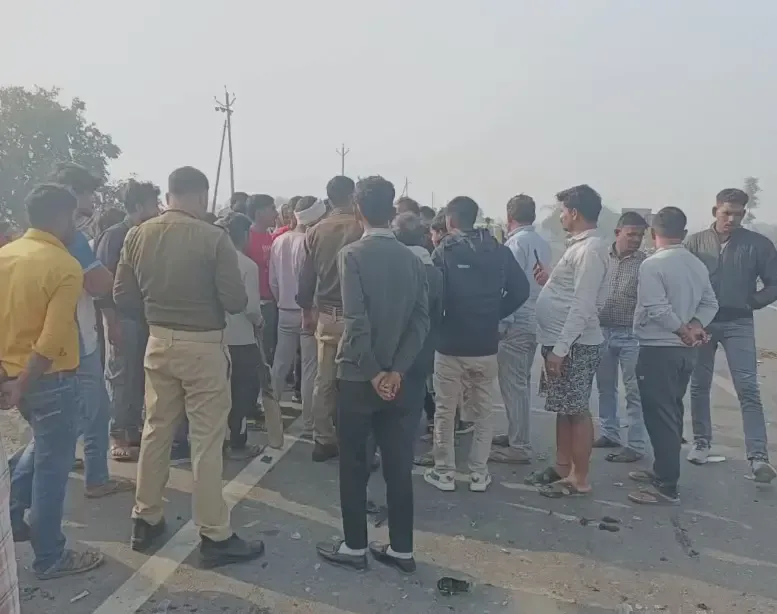 क्या फर्रुखाबाद में कार की टक्कर से बाइक सवार की मौत हुई?