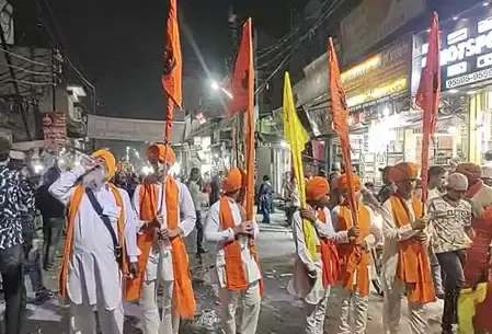 फर्रुखाबाद: गुरु नानक देव के 556वें प्रकाश पर्व पर निकाली शोभायात्रा