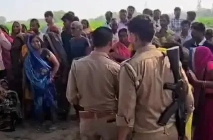 फर्रुखाबाद में ससुराल आए युवक का शव आम के पेड़ पर लटका, हत्या का शक