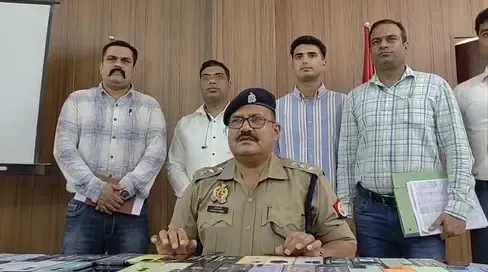 फर्रुखाबाद की सर्विलांस टीम ने बरामद किए 22 लाख रुपए के 101 स्मार्टफोन