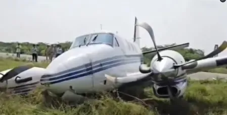 फर्रुखाबाद : टेकऑफ के दौरान रनवे से फिसला प्राइवेट जेट, सभी सुरक्षित