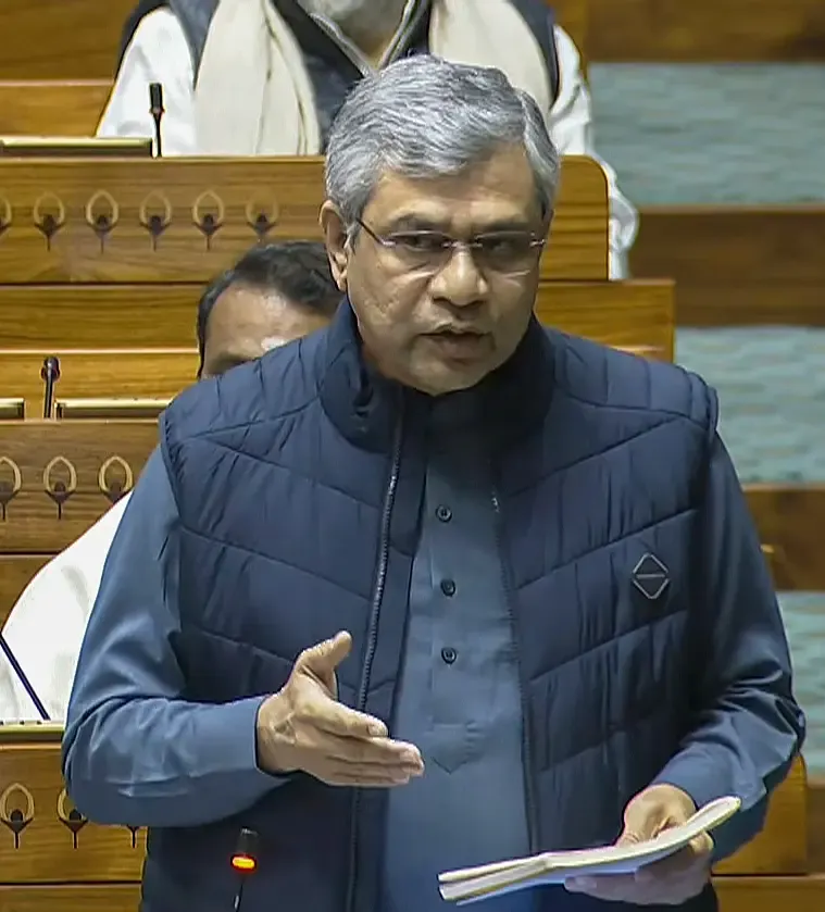 क्या फर्जी खबरें लोकतंत्र के लिए खतरा हैं? डीपफेक पर सख्त कार्रवाई की आवश्यकता क्यों है: अश्विनी वैष्णव