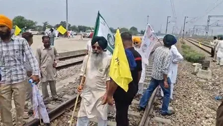 फतेहगढ़ साहिब में 'रेल रोको' आंदोलन: बंदी सिंहों की रिहाई की मांग पर अंबाला-लुधियाना ट्रैक जाम