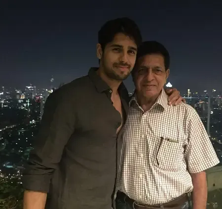 'फादर्स डे' पर सिद्धार्थ मल्होत्रा ने अपने ‘पहले हीरो’ को दी शुभकामनाएं 
