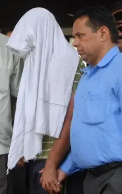 Was a clerk at Mantralaya caught accepting a Rs 35,000 bribe by the ACB?