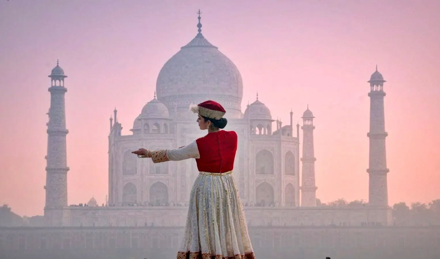 Feroz Abbas Pays Homage to Naushad and Shakeel Badayuni with 'Pyar Kiya To Darna Kya' at Taj Mahal