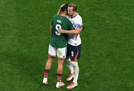 Aguirre apologizes as Mexico exit World Cup 3-2 to England