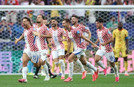 Croatia beat Ghana 2-1 in Philadelphia to advance as Group L runners-up