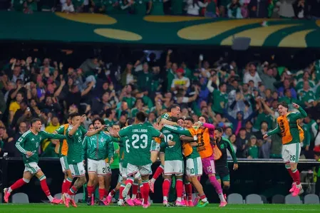Mexico beat Ecuador 2-0 for first WC knockout win since 1986