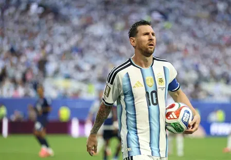 Messi scores in 8th straight World Cup game as Argentina edge Cape Verde 3-2 AET