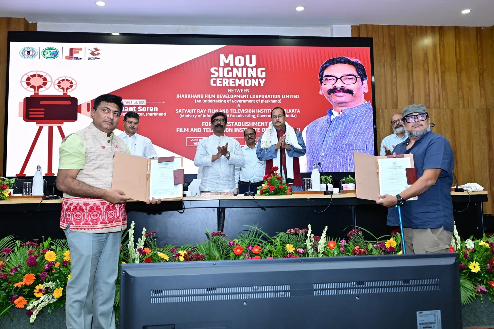 झारखंड सरकार और SRFTI के बीच MOU: राज्य में फिल्म-मीडिया प्रशिक्षण को मिलेगी नई दिशा