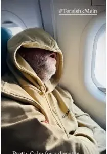 क्या निर्देशक आनंद एल. राय ने फ्लाइट में झपकी ली, जबकि कृति सेनन ने चुपके से तस्वीर खींची?