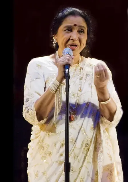 आशा भोसले: फिल्मी गीतों से परे, जिंगल्स के जरिए साबुन और रसना को घर-घर पहुंचाने वाली अद्वितीय आवाज