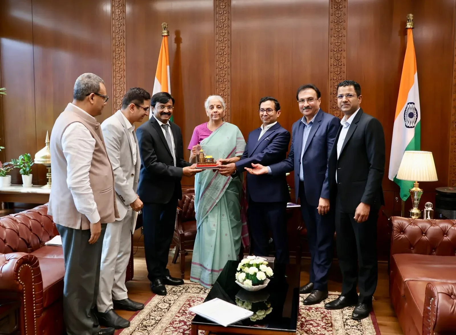 वित्त मंत्री सीतारमण ने वर्ल्ड बैंक के नीलकंठ मिश्रा, NPCI के दिलीप असबे और CPAI प्रतिनिधियों से की अलग-अलग बैठकें