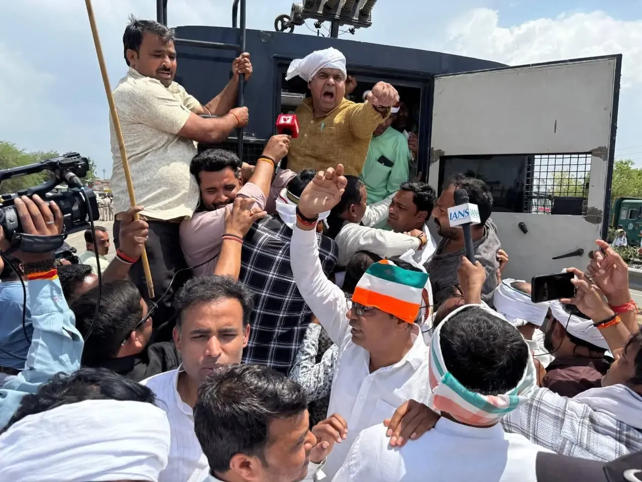 FIR against 26 Congress MLAs over NH blockade during farmers' stir in MP's Dhar