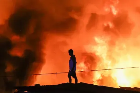Major Fire Erupts at Cake Factory in Kolkata's Anandapur Area