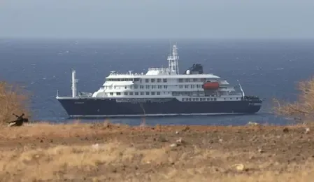 Hantavirus ship MV Hondius: First evacuation flight leaves Canary Islands