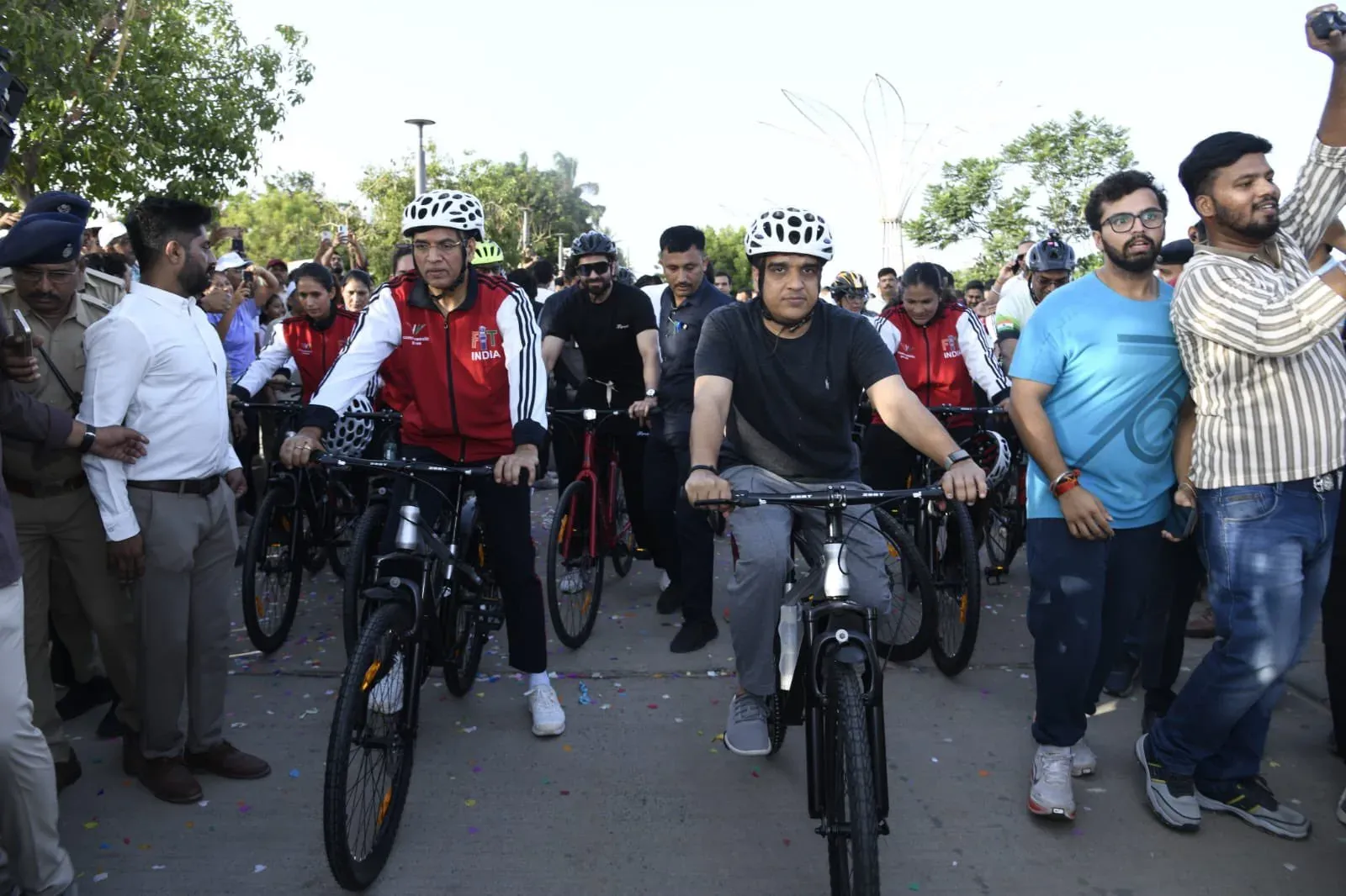 Fit India: Mandaviya leads 75th Sundays on Cycle ride in Ahmedabad