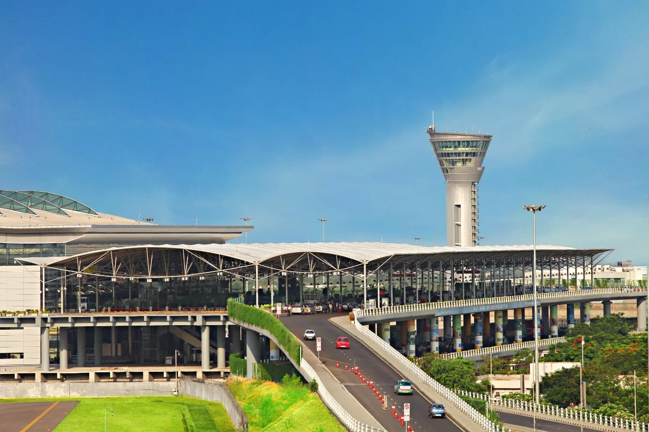 Why Were Five Flights Diverted at Hyderabad Airport Due to Bad Weather?